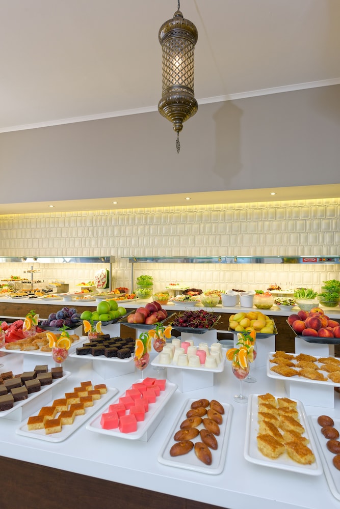 Alaaddin Beach Hotel - Adults Only — Restaurant & bars in Alanya