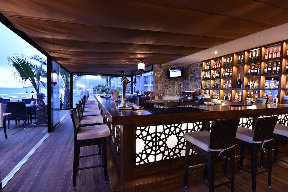 Alaaddin Beach Hotel - Adults Only — Restaurant & bars in Alanya