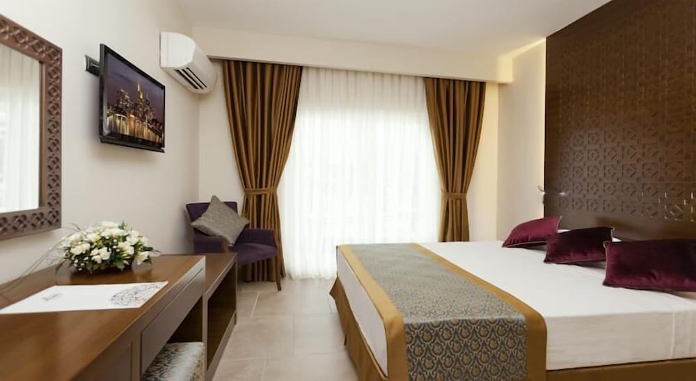 Alaaddin Beach Hotel - Adults Only — Hotel rooms in Alanya