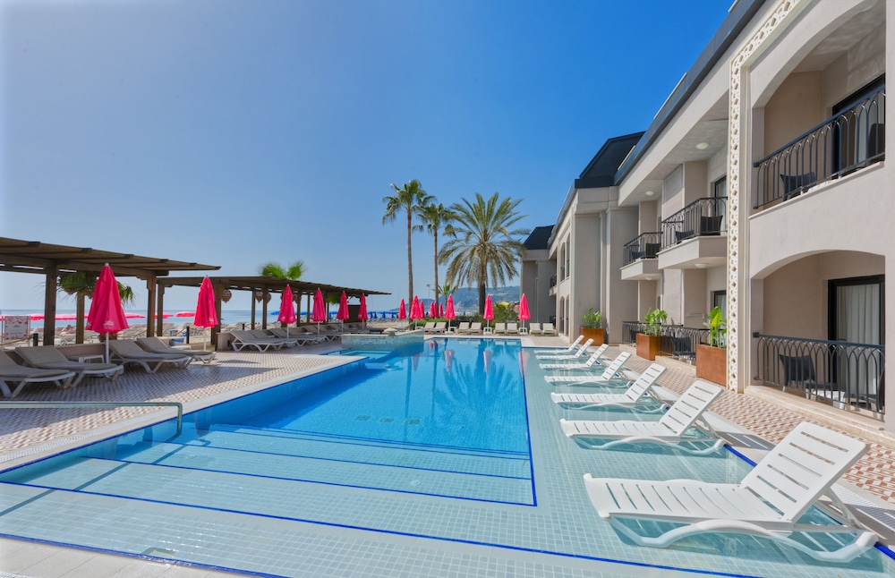 Alaaddin Beach Hotel - Adults Only — Swimming pool in Alanya