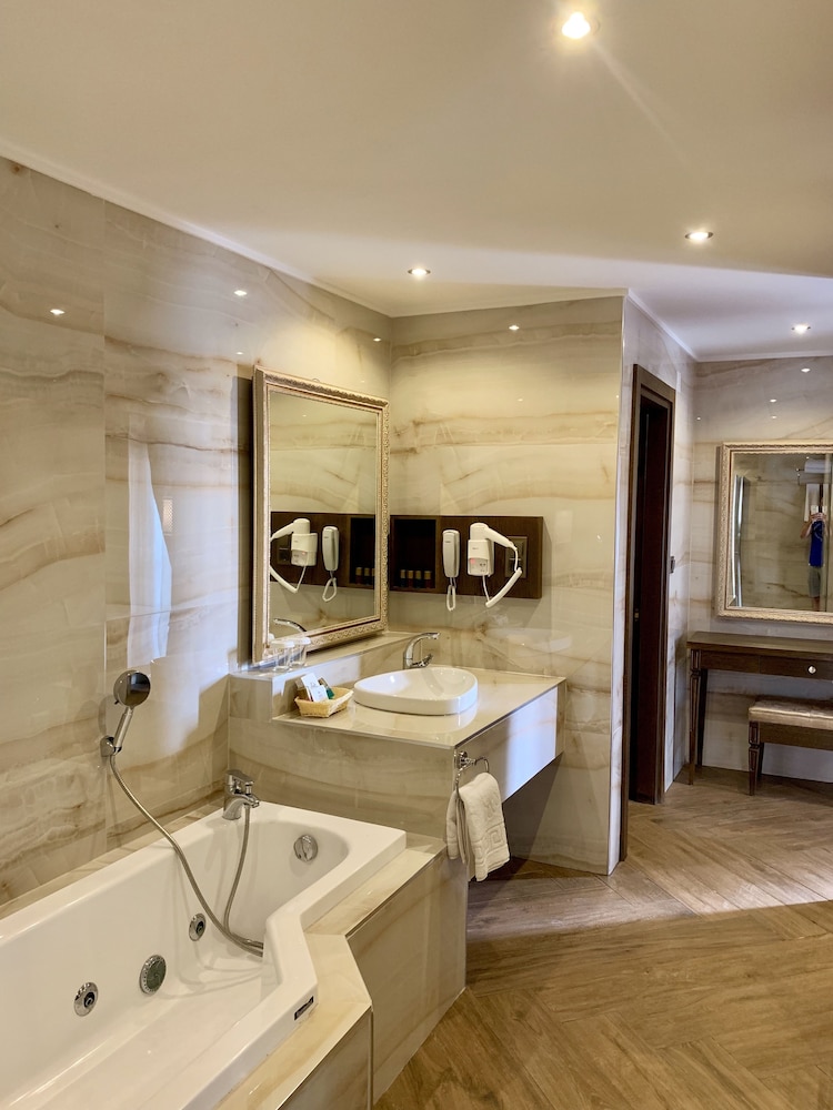 Alaaddin Beach Hotel - Adults Only — Hotel rooms in Alanya