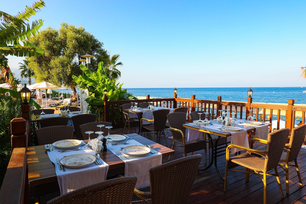 Crystal Aura Aqua Collection - All inclusive — Restaurant in Kemer
