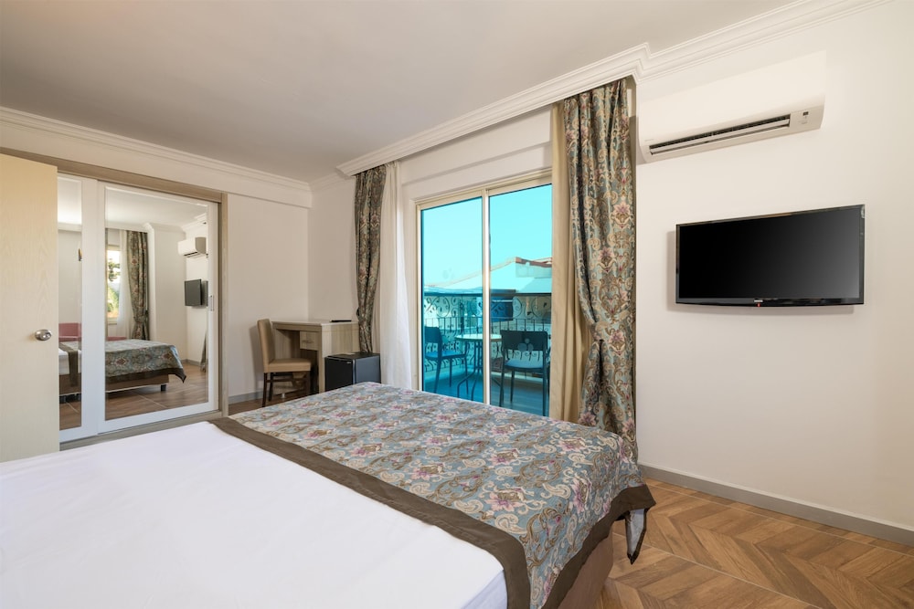 Crystal Aura Aqua Collection - All inclusive — Rooms in Kemer