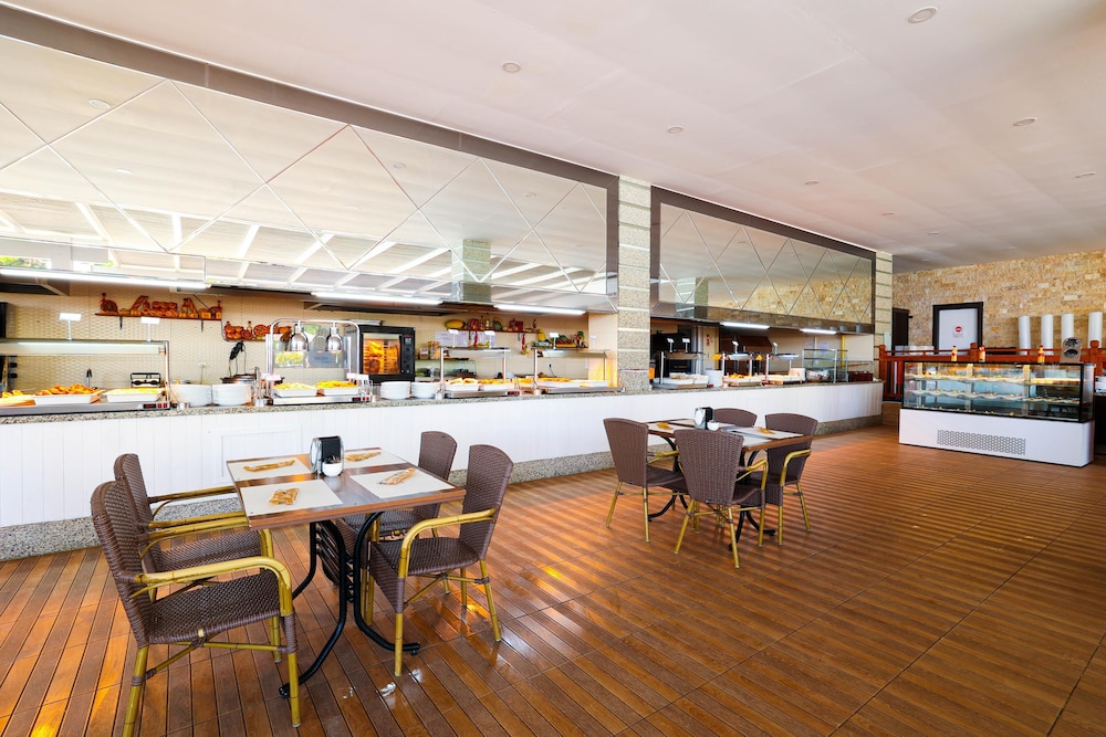 Crystal Aura Aqua Collection - All inclusive — Restaurant in Kemer