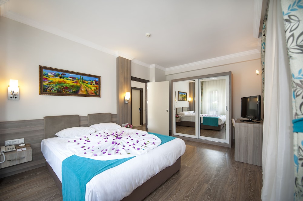 Crystal Aura Aqua Collection - All inclusive — Rooms in Kemer
