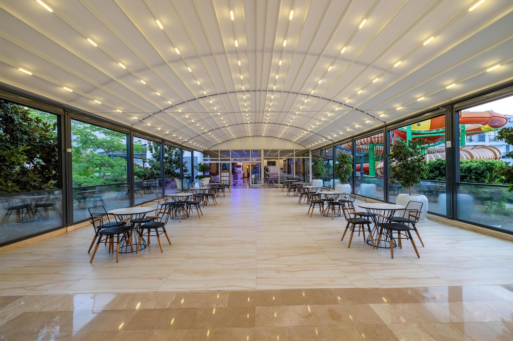 Crystal Aura Aqua Collection - All inclusive — Restaurant in Kemer