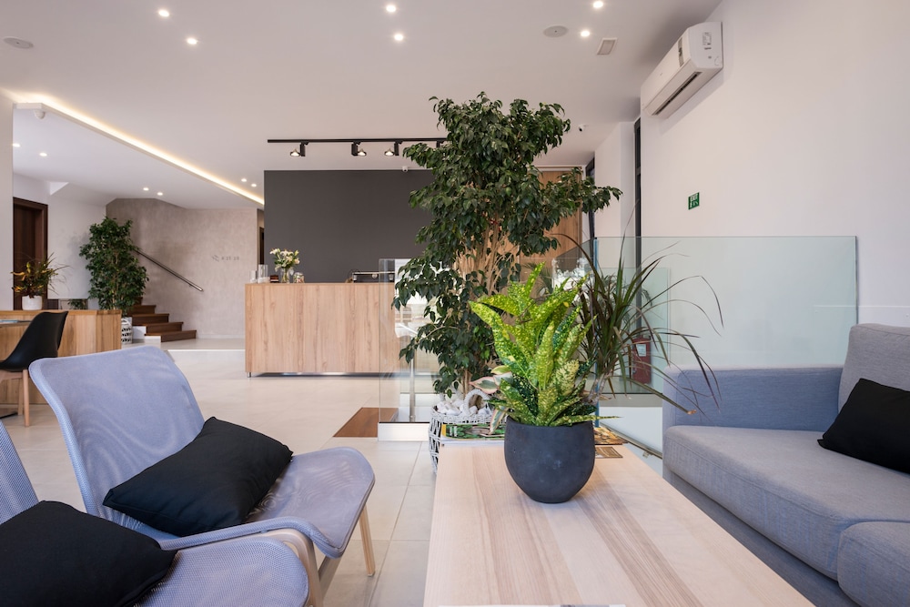 Central City Hotel — Hotel building in Chania
