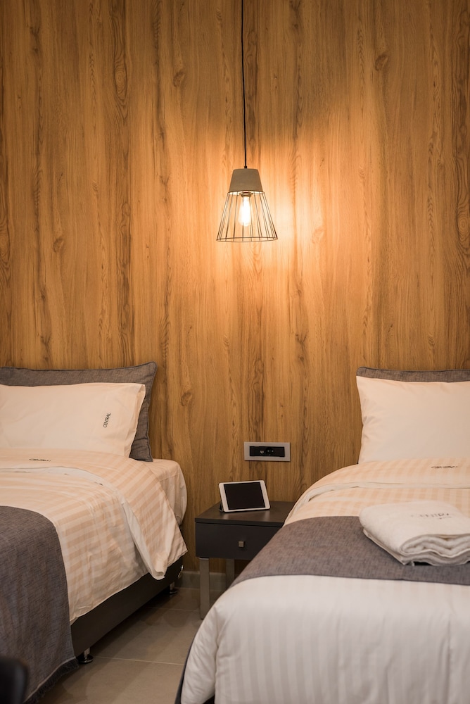 Central City Hotel — Hotel rooms in Chania