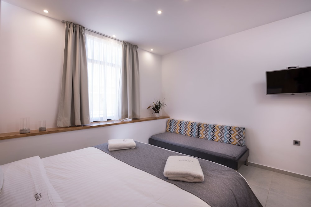 Central City Hotel — Hotel rooms in Chania
