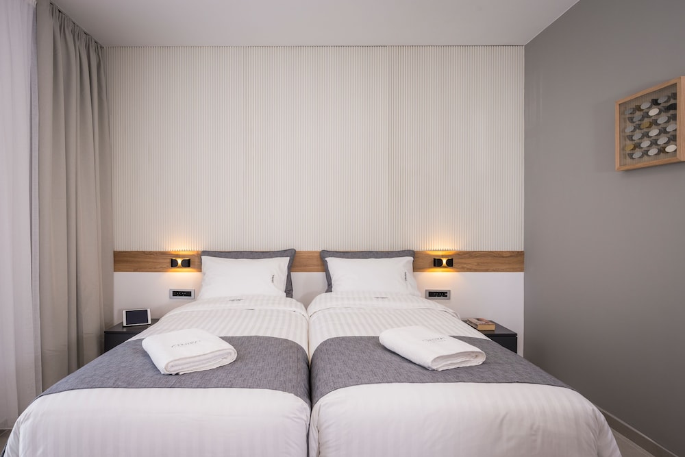 Central City Hotel — Hotel rooms in Chania