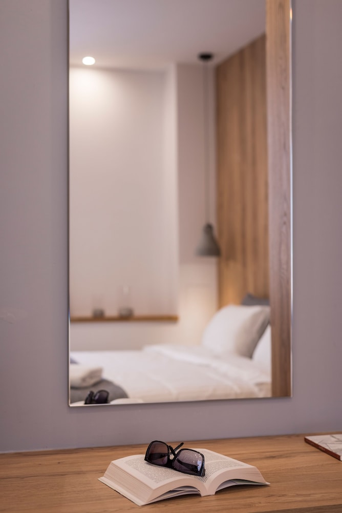 Central City Hotel — Hotel rooms in Chania