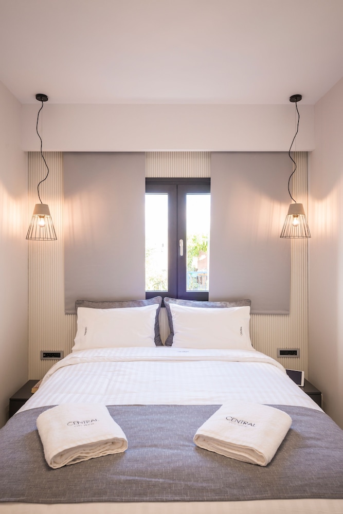 Central City Hotel — Hotel rooms in Chania