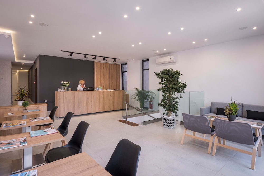 Central City Hotel — Hotel building in Chania