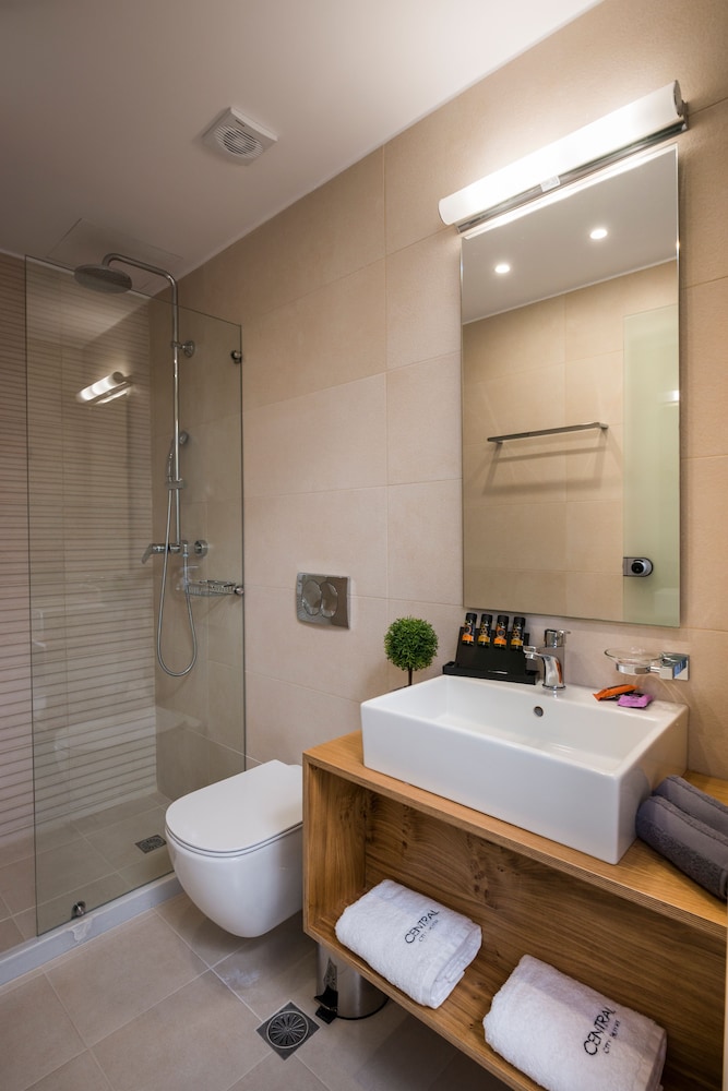 Central City Hotel — Hotel rooms in Chania