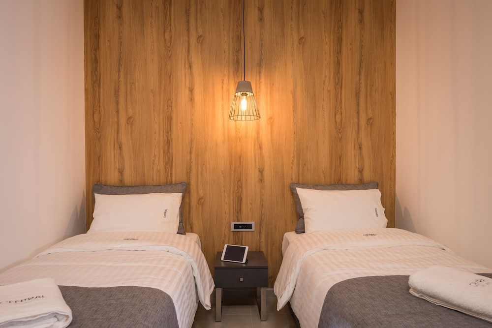 Central City Hotel — Hotel rooms in Chania