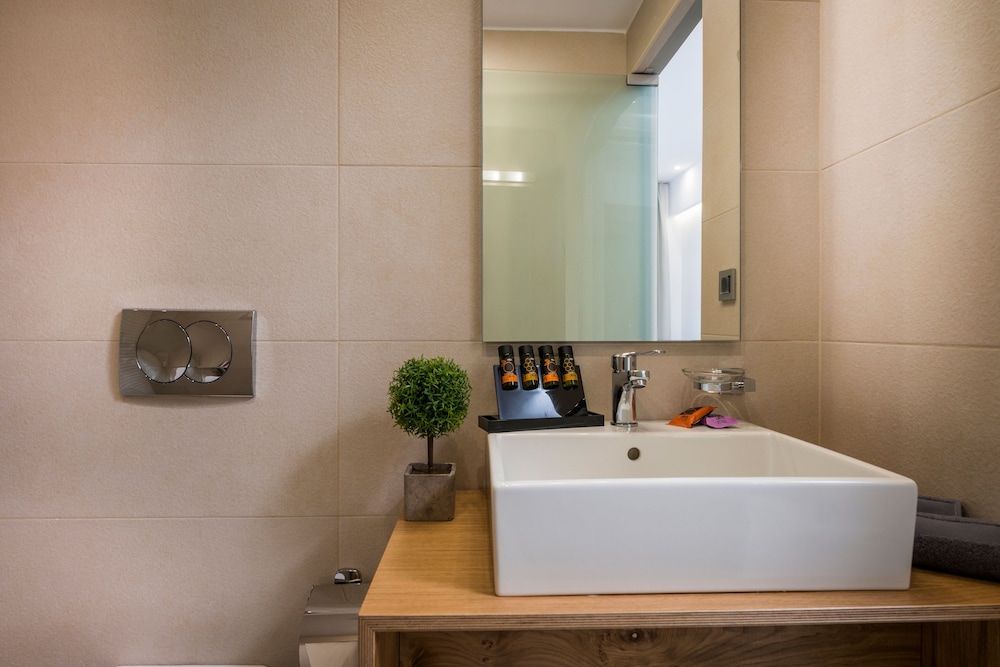 Central City Hotel — Hotel rooms in Chania