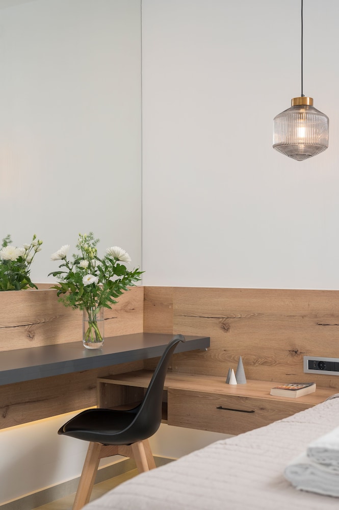 Central City Hotel — Restaurant & bars in Chania