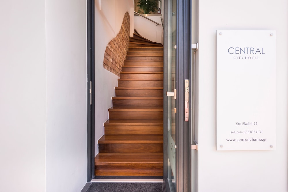 Central City Hotel — Hotel building in Chania