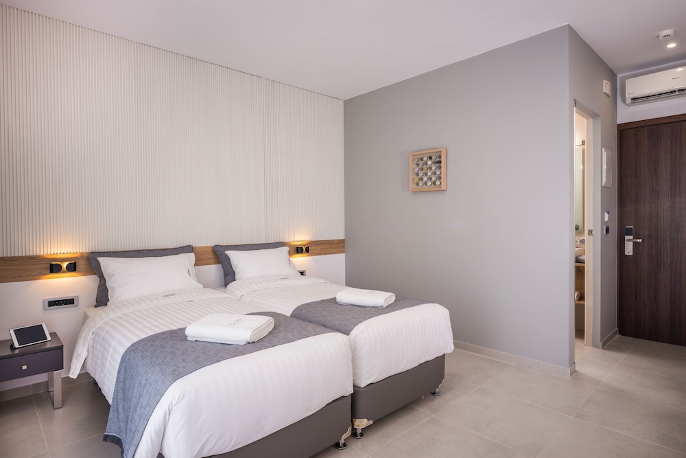 Central City Hotel — Hotel rooms in Chania
