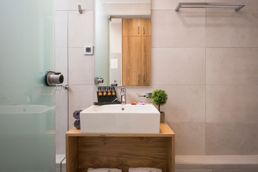Central City Hotel — Hotel rooms in Chania