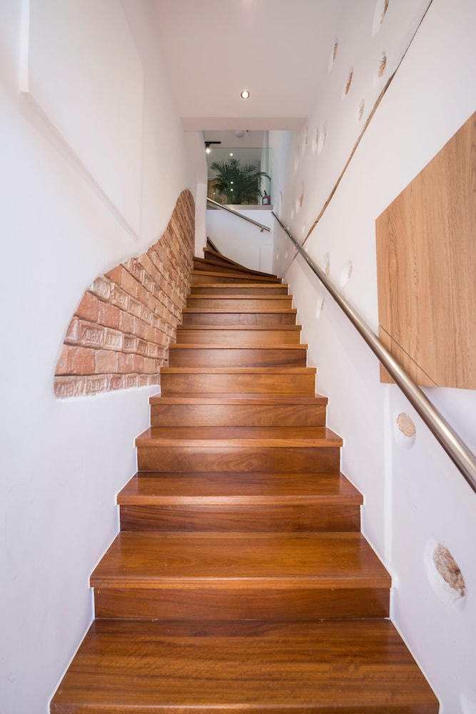 Central City Hotel — Hotel building in Chania