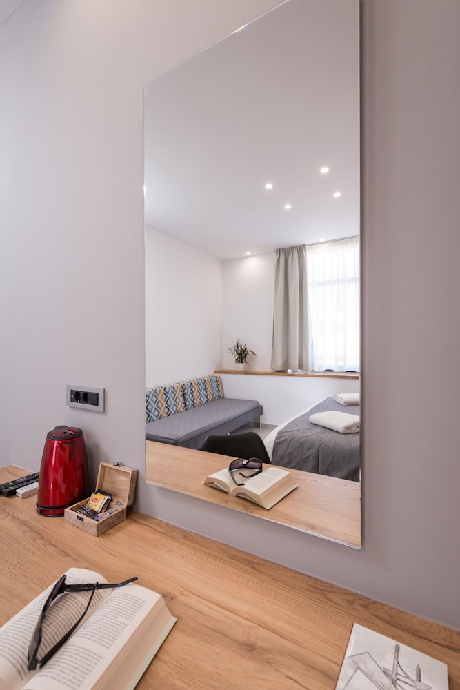 Central City Hotel — Hotel rooms in Chania