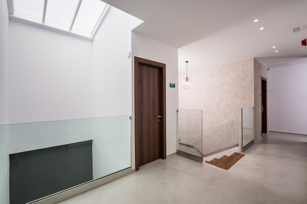 Central City Hotel — Hotel building in Chania