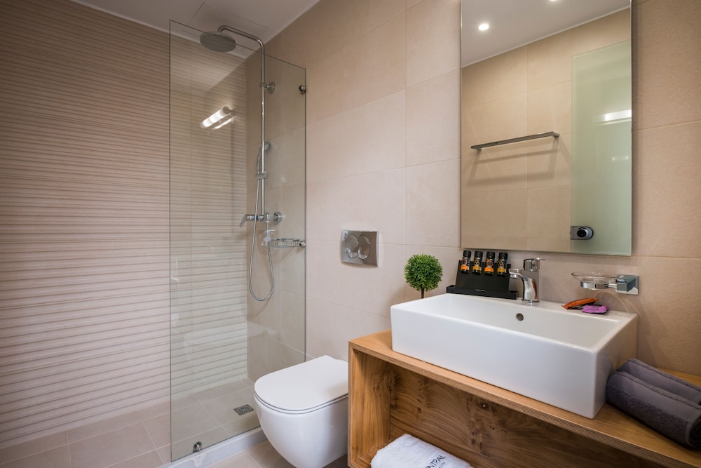 Central City Hotel — Hotel rooms in Chania