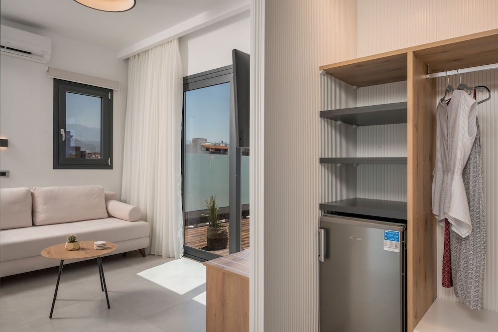 Central City Hotel — Hotel rooms in Chania