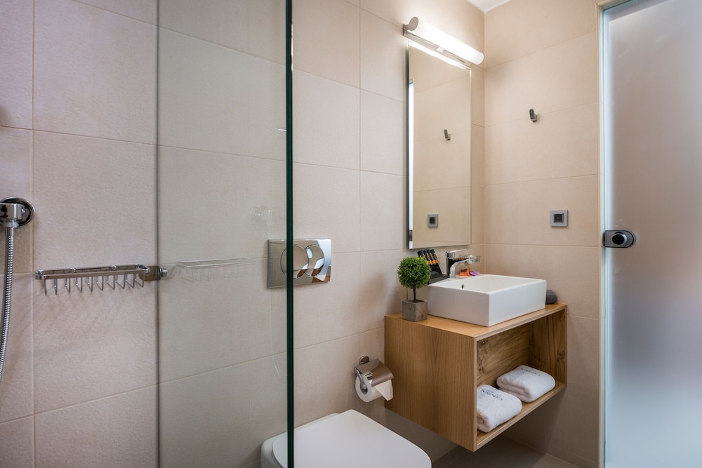Central City Hotel — Hotel rooms in Chania
