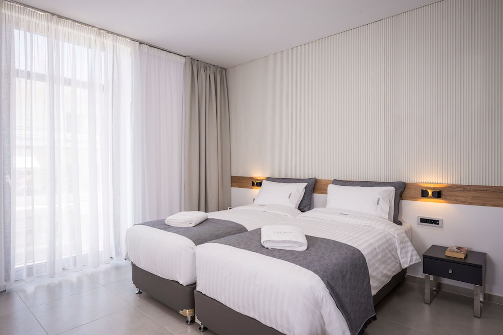 Central City Hotel — Hotel rooms in Chania