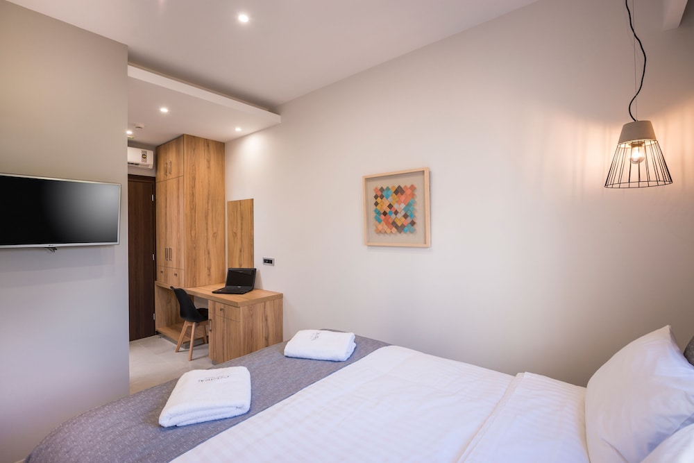 Central City Hotel — Hotel rooms in Chania