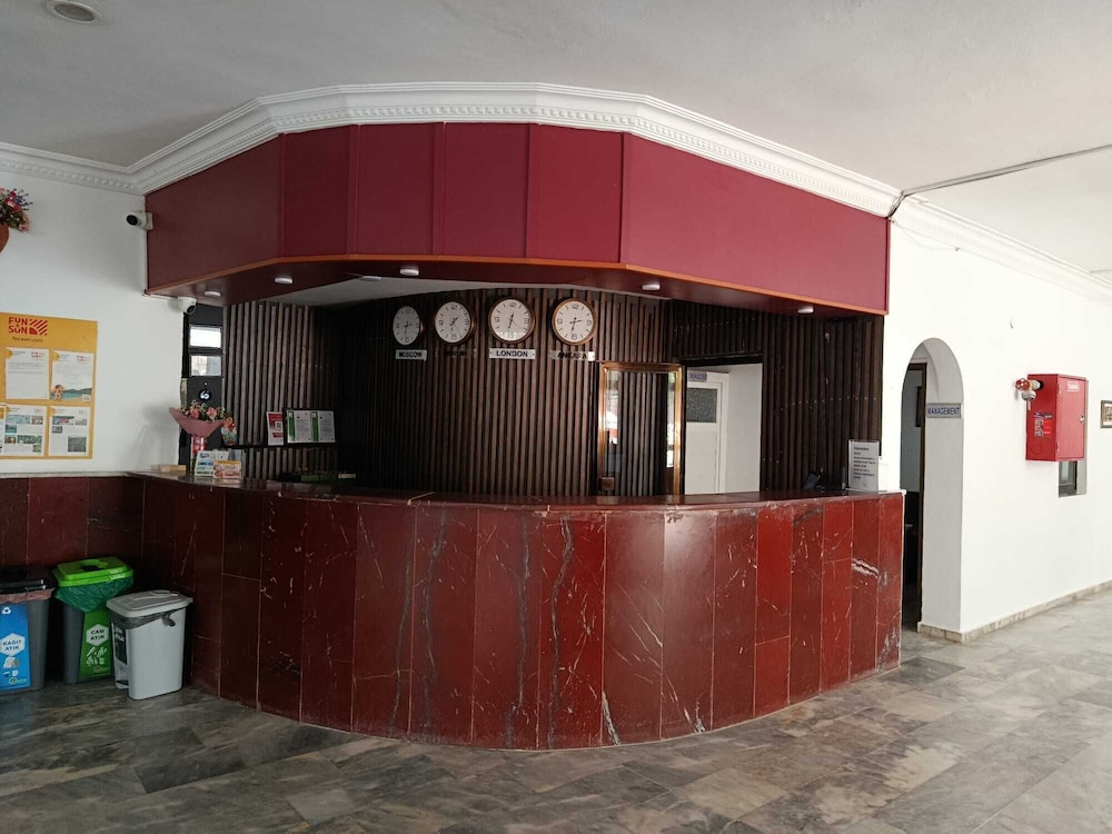 Bariscan Hotel – All Inclusive — Hotel building in Alanya