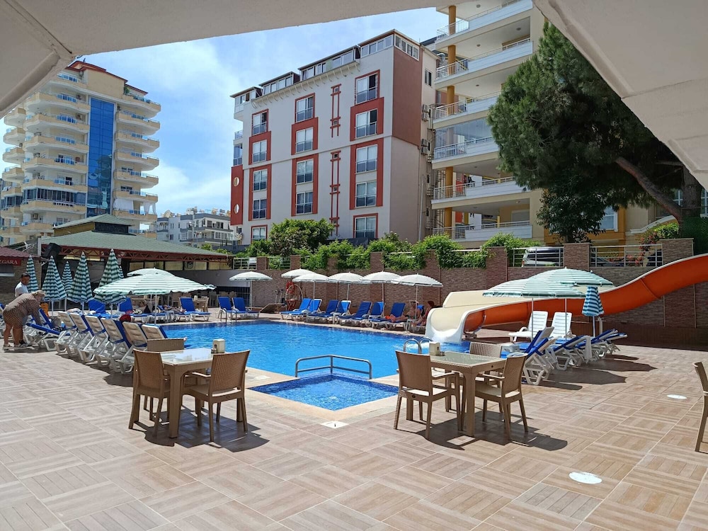 Bariscan Hotel – All Inclusive — Swimming pool in Alanya