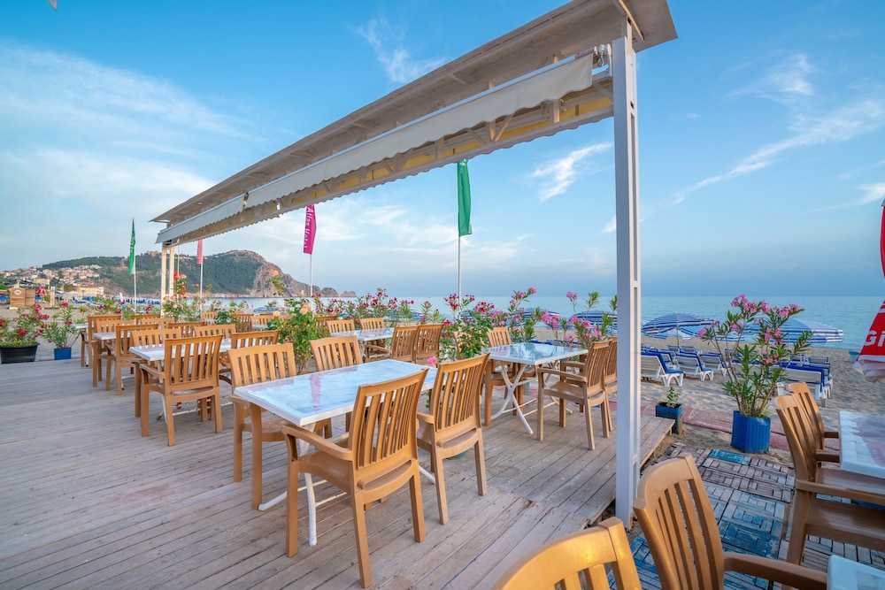 Blue Star Hotel - All Inclusive — Beach in Alanya