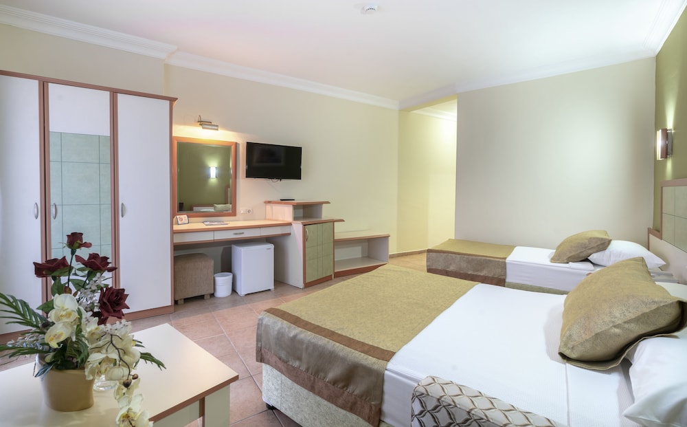 Blue Star Hotel - All Inclusive — Hotel rooms in Alanya