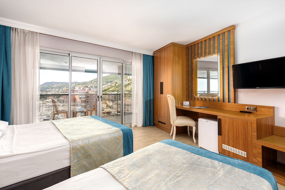 Blue Star Hotel - All Inclusive — Hotel rooms in Alanya