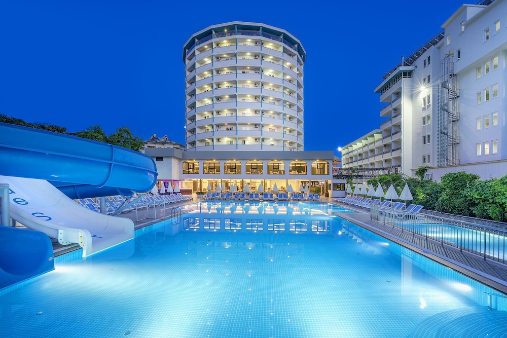 Blue Star Hotel - All Inclusive — Swimming pool in Alanya