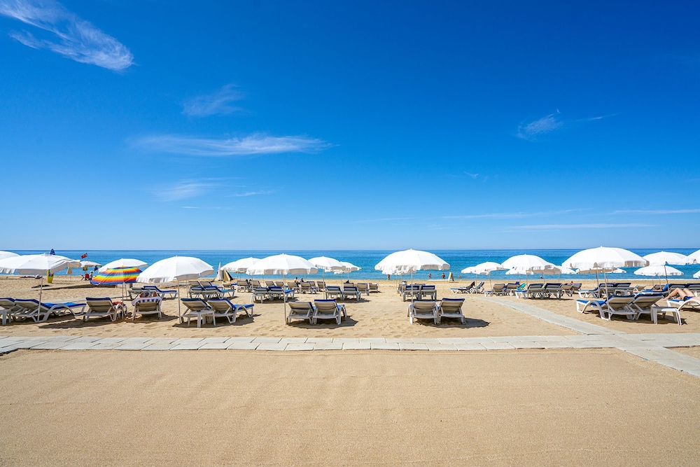 Blue Star Hotel - All Inclusive — Beach in Alanya