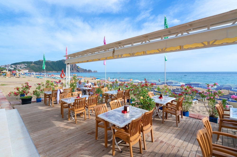 Blue Star Hotel - All Inclusive — Beach in Alanya