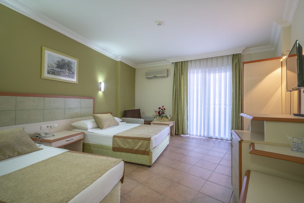 Blue Star Hotel - All Inclusive — Hotel rooms in Alanya