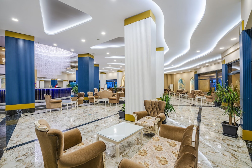 Blue Star Hotel - All Inclusive — Hotel building in Alanya