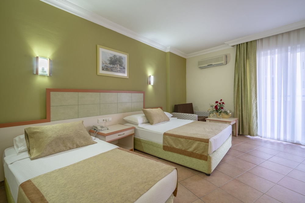 Blue Star Hotel - All Inclusive — Hotel rooms in Alanya