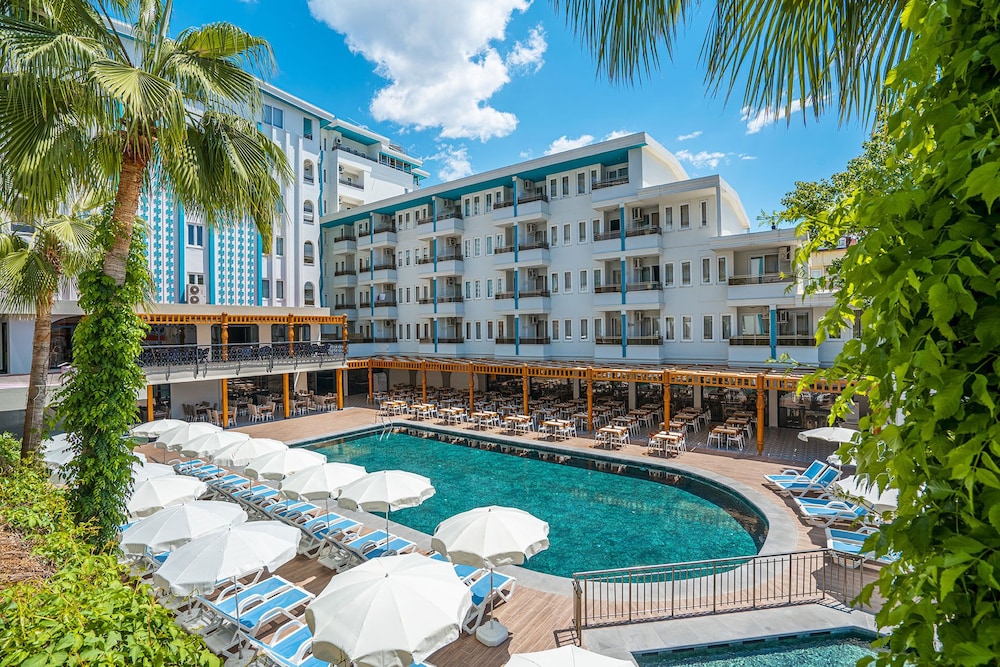 Blue Star Hotel - All Inclusive — Hotel building in Alanya