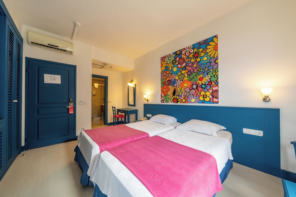 Bodrum Holiday Resort & Spa — Hotel rooms in Bodrum, Mugla