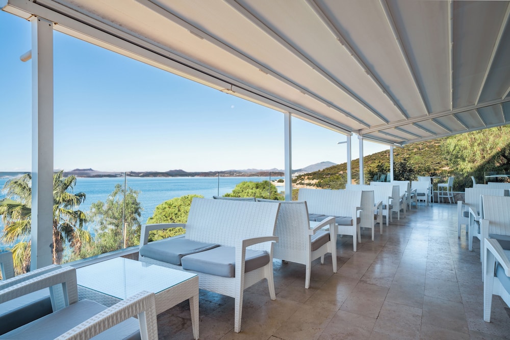 Bodrum Holiday Resort & Spa — Restaurant & bars in Bodrum, Mugla