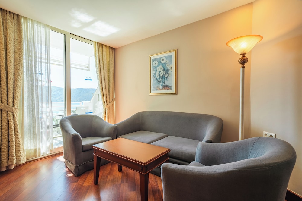 Bodrum Holiday Resort & Spa — Hotel rooms in Bodrum, Mugla