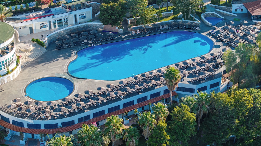 Bodrum Holiday Resort & Spa — Swimming pool in Bodrum, Mugla