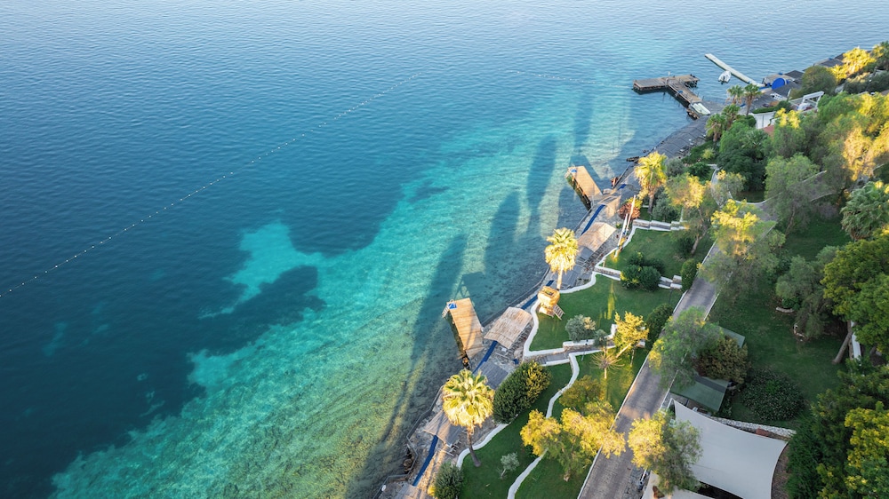 Bodrum Holiday Resort & Spa — Swimming pool in Bodrum, Mugla