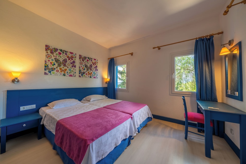 Bodrum Holiday Resort & Spa — Hotel rooms in Bodrum, Mugla